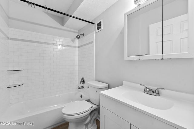 3505 Lodge Ln APT 210, Louisville, KY 40218