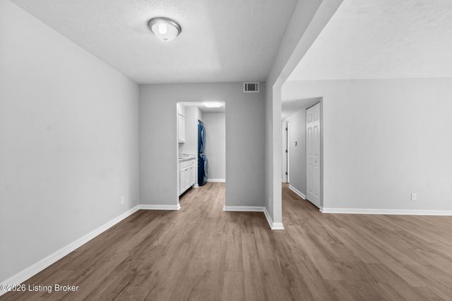 3505 Lodge Ln APT 210, Louisville, KY 40218