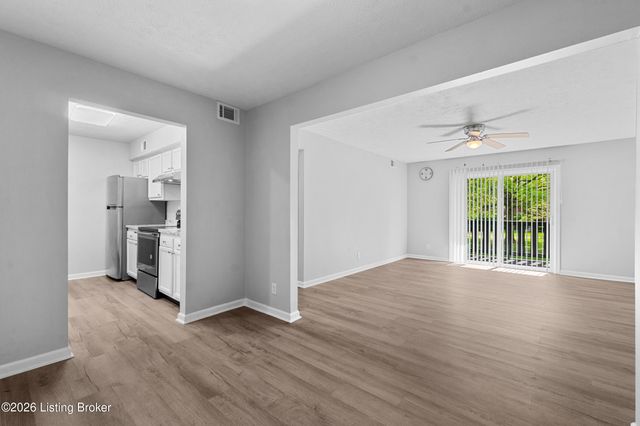 3505 Lodge Ln APT 210, Louisville, KY 40218