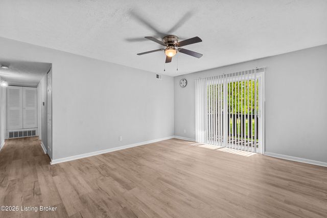 3505 Lodge Ln APT 210, Louisville, KY 40218