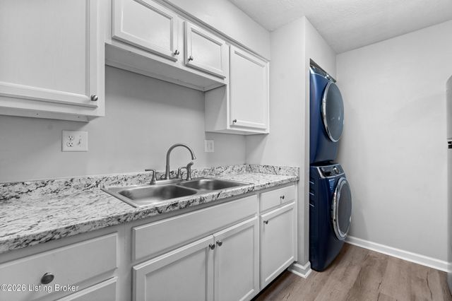 3505 Lodge Ln APT 210, Louisville, KY 40218