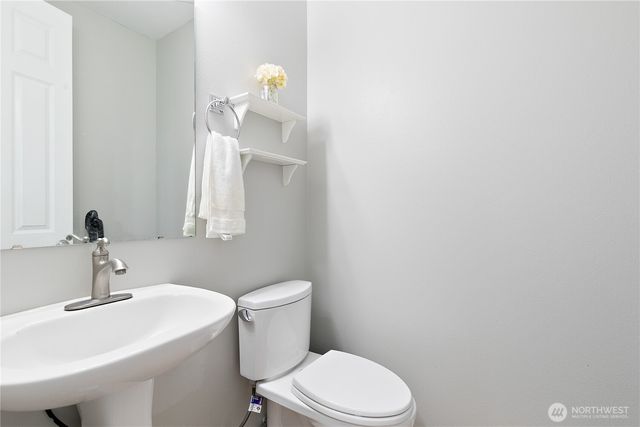 17915 25th Avenue E, Tacoma, WA 98445