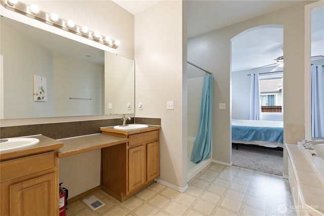 17915 25th Avenue E, Tacoma, WA 98445