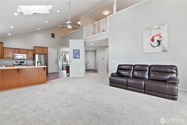 17915 25th Avenue E, Tacoma, WA 98445