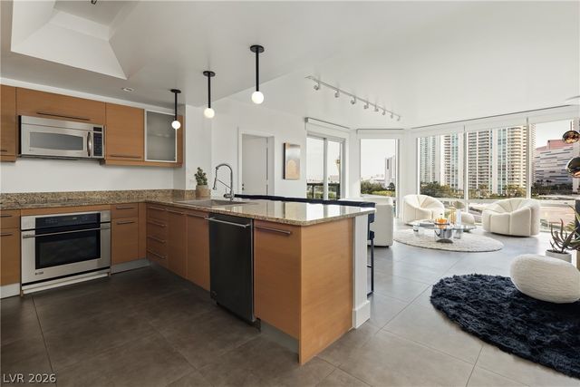 222 Karen Avenue 702, Las Vegas, NV 89109