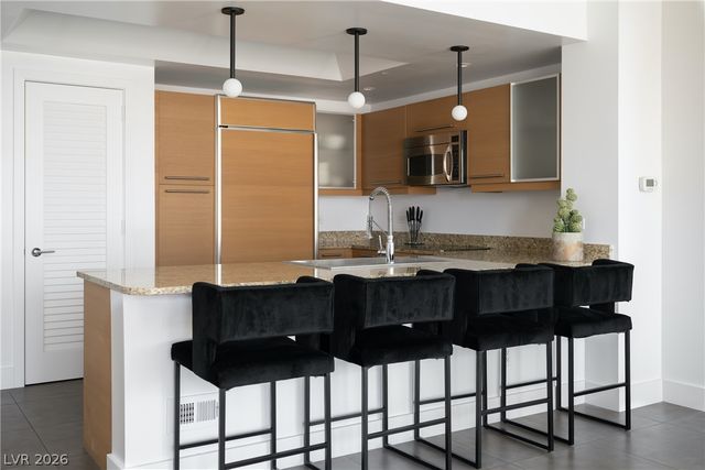 222 Karen Avenue 702, Las Vegas, NV 89109