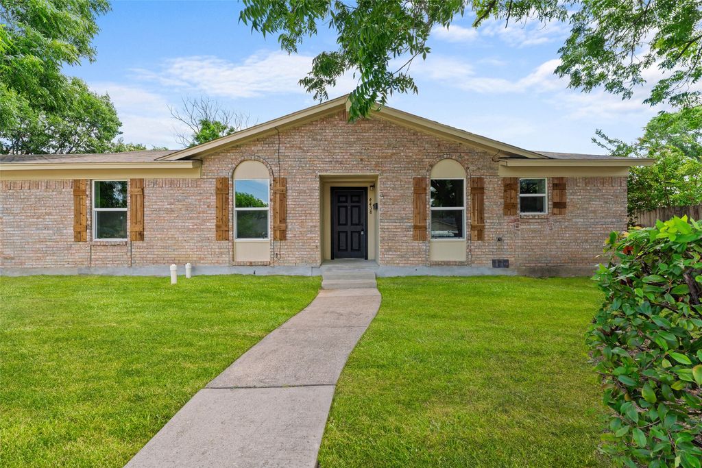 4438 Ashwood Drive, Mesquite, TX 75150