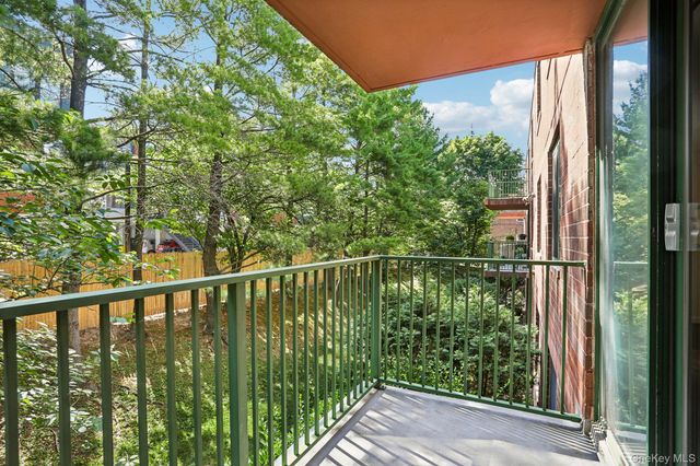 302 Church Street 2J, White Plains, NY 10603