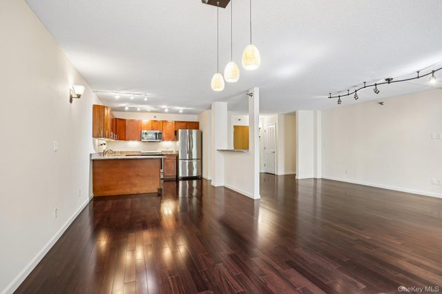 302 Church Street 2J, White Plains, NY 10603