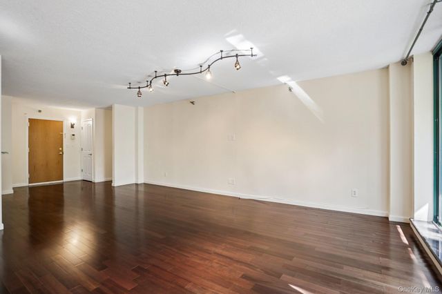 302 Church Street 2J, White Plains, NY 10603