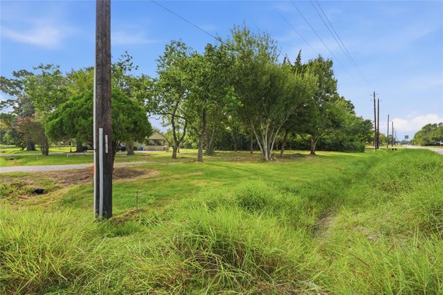 6102 Silver Drive, Pearland, TX 77581