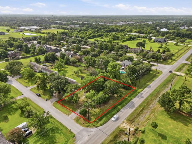 6102 Silver Drive, Pearland, TX 77581