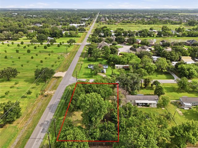 6102 Silver Drive, Pearland, TX 77581