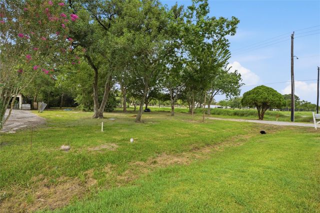 6102 Silver Drive, Pearland, TX 77581