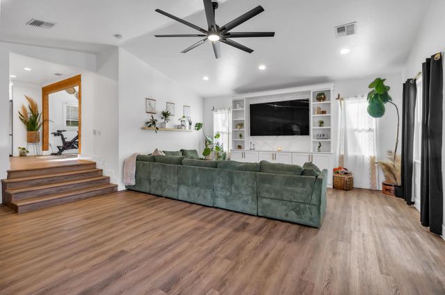 4891 Creekside Dr, Shingle Springs, CA 95682