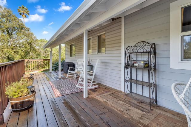 4891 Creekside Dr, Shingle Springs, CA 95682