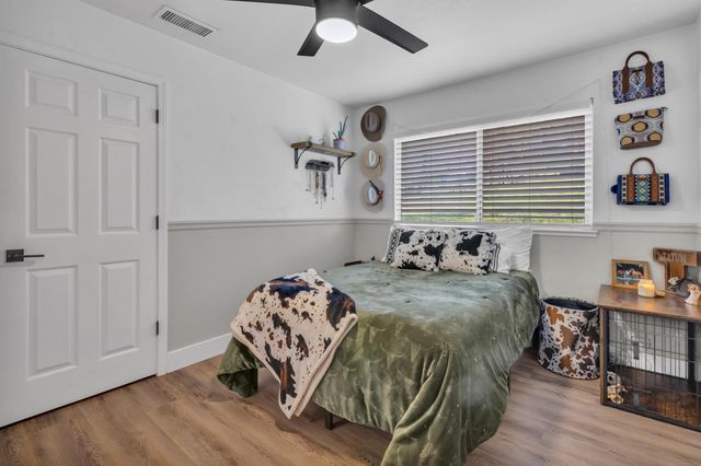 4891 Creekside Dr, Shingle Springs, CA 95682