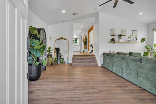 4891 Creekside Dr, Shingle Springs, CA 95682