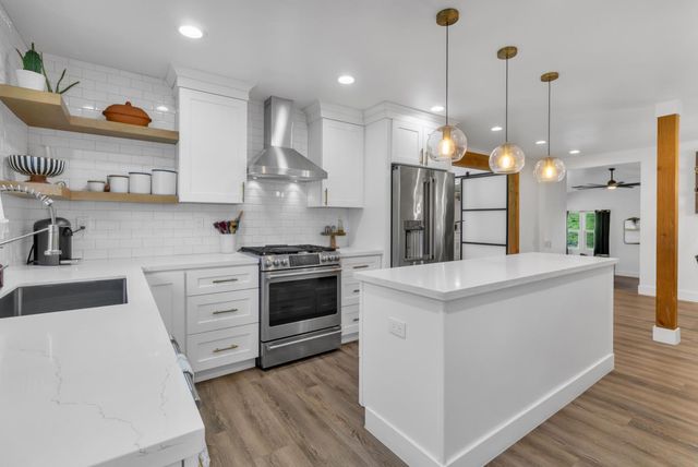 4891 Creekside Dr, Shingle Springs, CA 95682