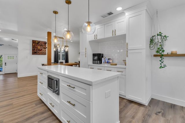 4891 Creekside Dr, Shingle Springs, CA 95682