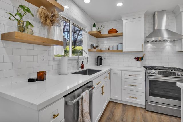 4891 Creekside Dr, Shingle Springs, CA 95682