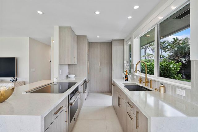 1100 S Ocean Blvd D16, Pompano Beach, FL 33062