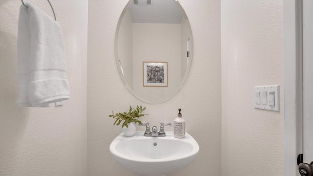 170 170 N N St 102, Livermore, CA 94550