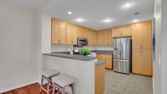 170 170 N N St 102, Livermore, CA 94550