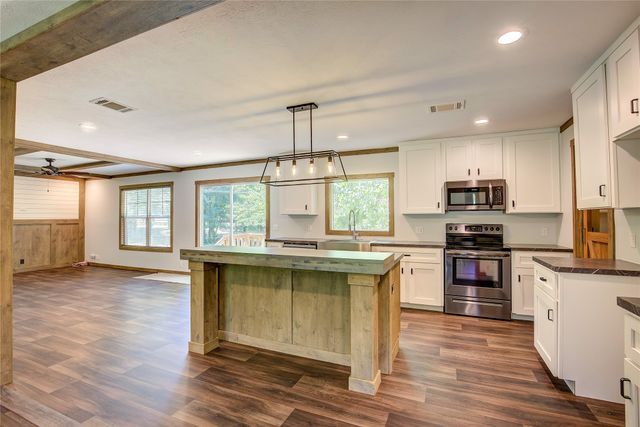 3910 High Land Drive, Lone Oak, TX 75453