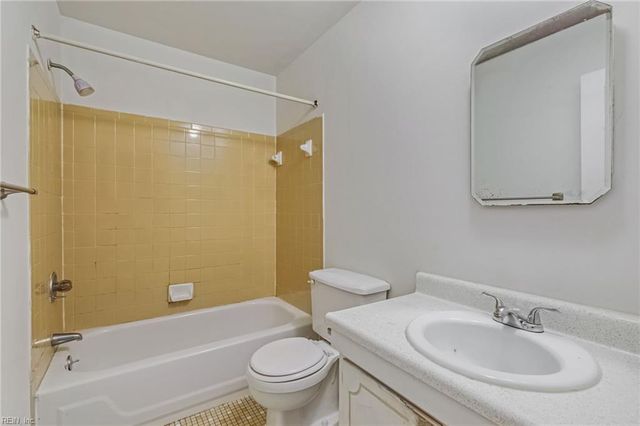 369 Circuit Ln Unit A, Newport News, VA 23608