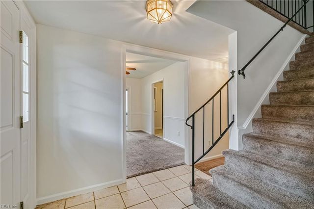 369 Circuit Ln Unit A, Newport News, VA 23608