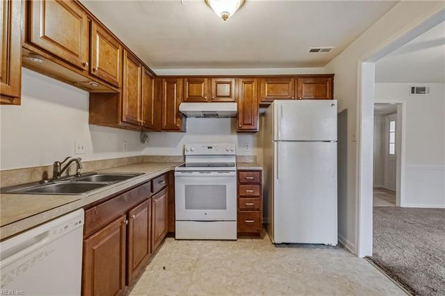 369 Circuit Ln Unit A, Newport News, VA 23608