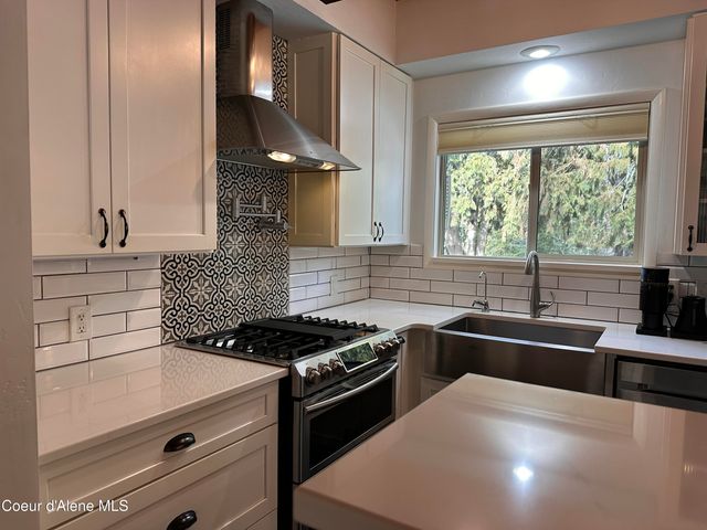 2727 Selkirk RD, Sandpoint, ID 83864