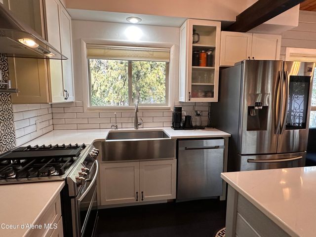 2727 Selkirk RD, Sandpoint, ID 83864