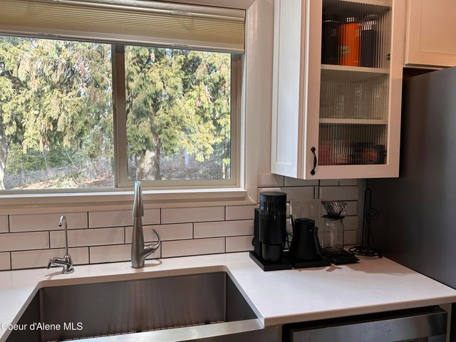 2727 Selkirk RD, Sandpoint, ID 83864