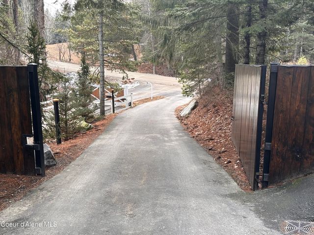 2727 Selkirk RD, Sandpoint, ID 83864