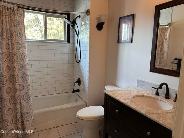 2727 Selkirk RD, Sandpoint, ID 83864