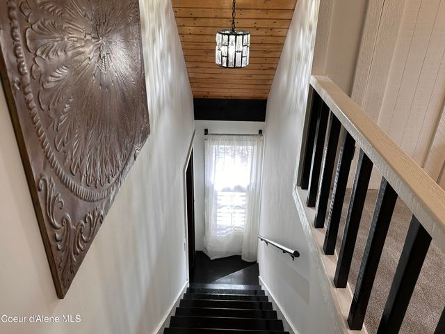 2727 Selkirk RD, Sandpoint, ID 83864