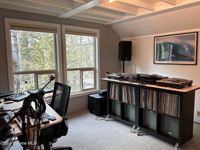 2727 Selkirk RD, Sandpoint, ID 83864