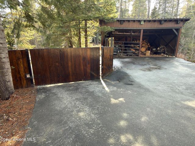 2727 Selkirk RD, Sandpoint, ID 83864