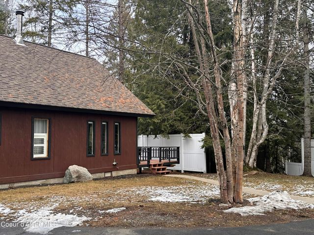 2727 Selkirk RD, Sandpoint, ID 83864