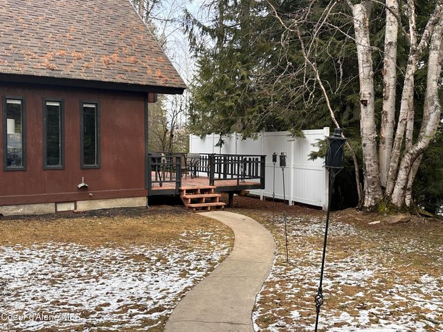 2727 Selkirk RD, Sandpoint, ID 83864