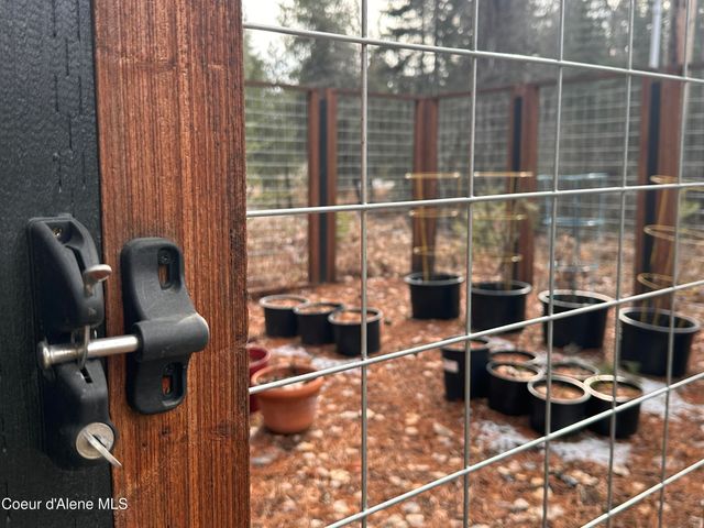 2727 Selkirk RD, Sandpoint, ID 83864