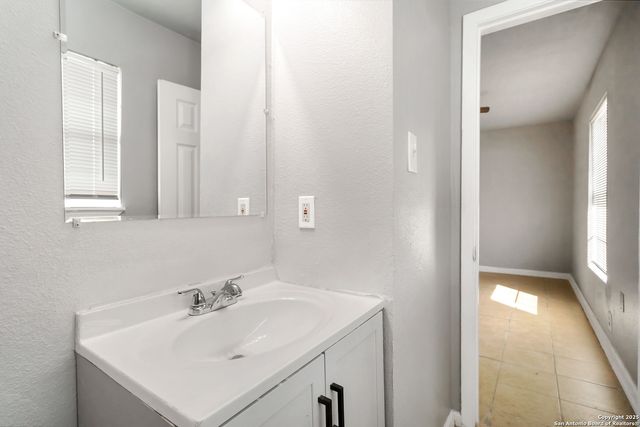 523 Scates, San Antonio, TX 78227