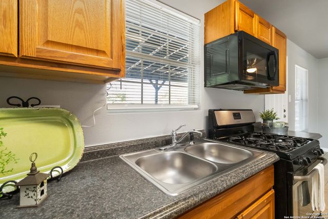 523 Scates, San Antonio, TX 78227