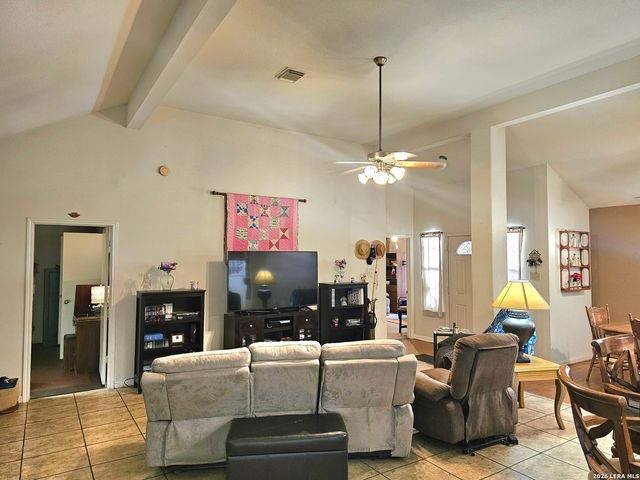 214 CHERRY RDG, Floresville, TX 78114
