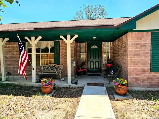 214 CHERRY RDG, Floresville, TX 78114