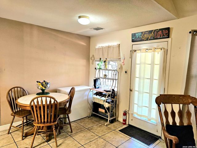 214 CHERRY RDG, Floresville, TX 78114