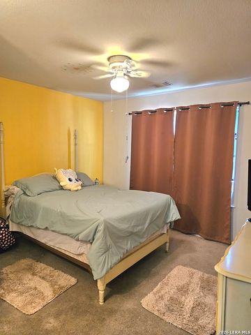214 CHERRY RDG, Floresville, TX 78114