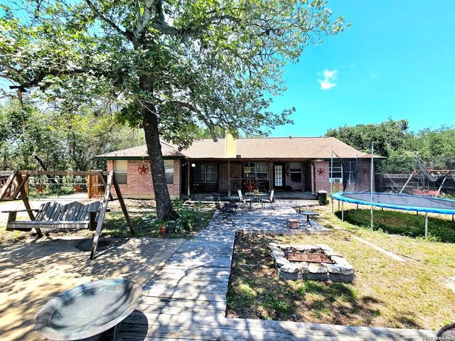 214 CHERRY RDG, Floresville, TX 78114